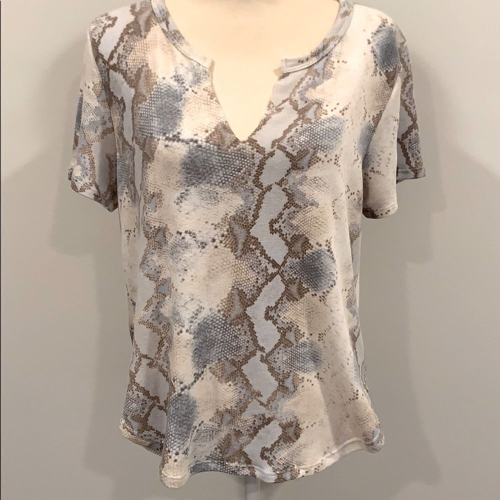 Gorgeous Slit V-neck Animal Print T-Shirt